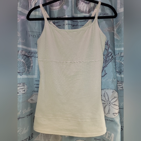🥳 2 For $30! 🥳Slimming Beige Lace Gold Shimmer Cami Top (32M/Large) - Picture 1 of 14